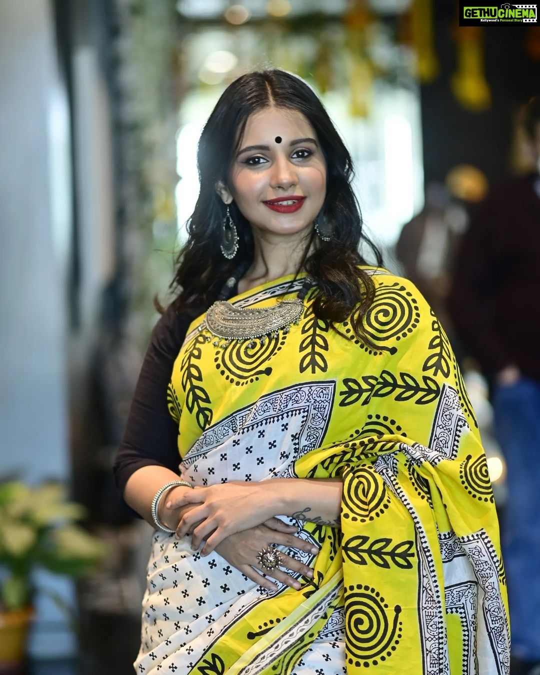 Angana Roy Instagram - Saraswati Puja 2022 💫 Makeup by: @sahab1 Hair by: @moumitasani #svf #saraswatipuja #cinemaasaraswati #anganaroy #artist #sareeday #yellowandblack #lovefromA #homecoming #lukochuri #sundaypost #february