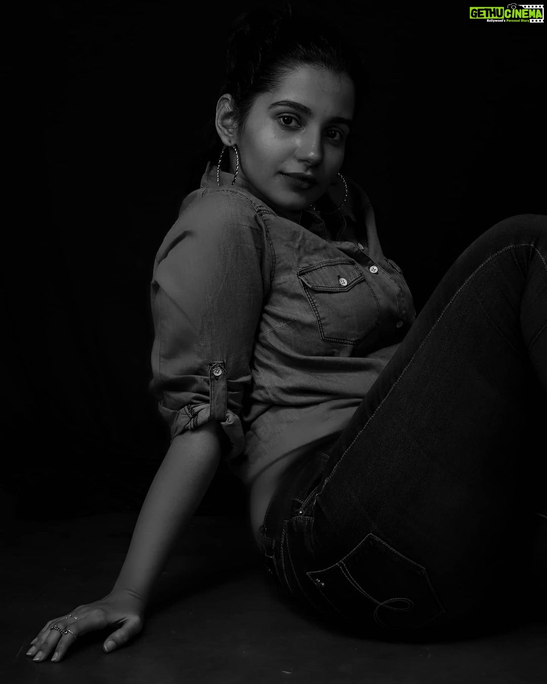 Angana Roy Instagram - Everything's changed and yet, I am more me than I've ever been. 📸@misschanandlerbong14 . . . . . . . . #photographers_of_india #portraitphotographer #portrait_vision #photoshooting #blackandwhitephotography #jeans #jeansonjeans #hoops #midirings #midiringset #photooftheday #photo_jpn #dspattern #aroyofhope #artistsofinstagram #mood #saturdaymorning #saturdaymood #kolkatafashionblogger #kolkata_ig #ig_calcutta #igotthis #igkolkata @portraitvision @kolkatatomumbai @p.o.r.t.r.a.i.t.u.r.e #portraiture #portraitart #poses
