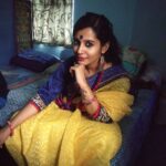 Angana Roy Instagram - बस इसकी ज़िद्द है दिल बेफिक्र लापता . . . . . . #yellowsaree #blueandyellow #bluehue #bluewalls #yellowlabsquad #bindi #hairtied #boho #junkjewellery #bangles #artistoninstagram #aroyofhope #gaze #saturday #mood #ig_calcutta #igdaily #hopeandlove #spreadpositivity #dil #beparwah