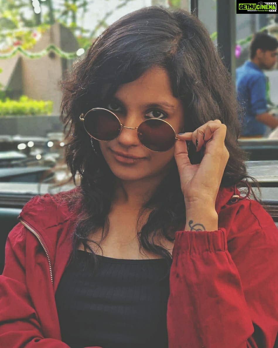 Angana Roy Instagram - Oh, look at you looking at me. Thanks @jijzoooo for finally clicking something good. :P Kolkata