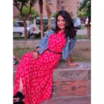 Angana Roy Instagram - Kal pe sawaal hai. Jeena filhaal hai . . . . . . #pinkdress #abstract #design #jeans #jacket #cropjacket #belts #portrait_shot #explorepage #indiaphotoconcept #kolkatabloggers #style #artist #fashion #kolkatafashion @human.edge @thevisualvogue @sombrebeings @sombresociety @quietthechaos South City Residential Towers
