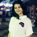 Angana Roy Instagram - 💫💫 . . . . #onelive #music #concert #concertoutfit #photography #kolkata #whitetop #redhouse #friendsconcert #event #lateupload #ootn #crazyfun #kolkata#india_gram #kolkataportraits #portraits @onelive_calcutta @redhouseentertainment @__how.you.doin__ @agneesh_banerjee @sanmitrochatterjee @rishab_redhouse so proud of you guys to pull off something like that in such a short time. Kudos😁💛 @miracle_aligner_ 📷 Gitanjali Sports Stadium