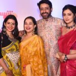 Angana Roy Instagram - Saraswati Puja 2022 💫 Makeup by: @sahab1 Hair by: @moumitasani #svf #saraswatipuja #cinemaasaraswati #anganaroy #artist #sareeday #yellowandblack #lovefromA #homecoming #lukochuri #sundaypost #february