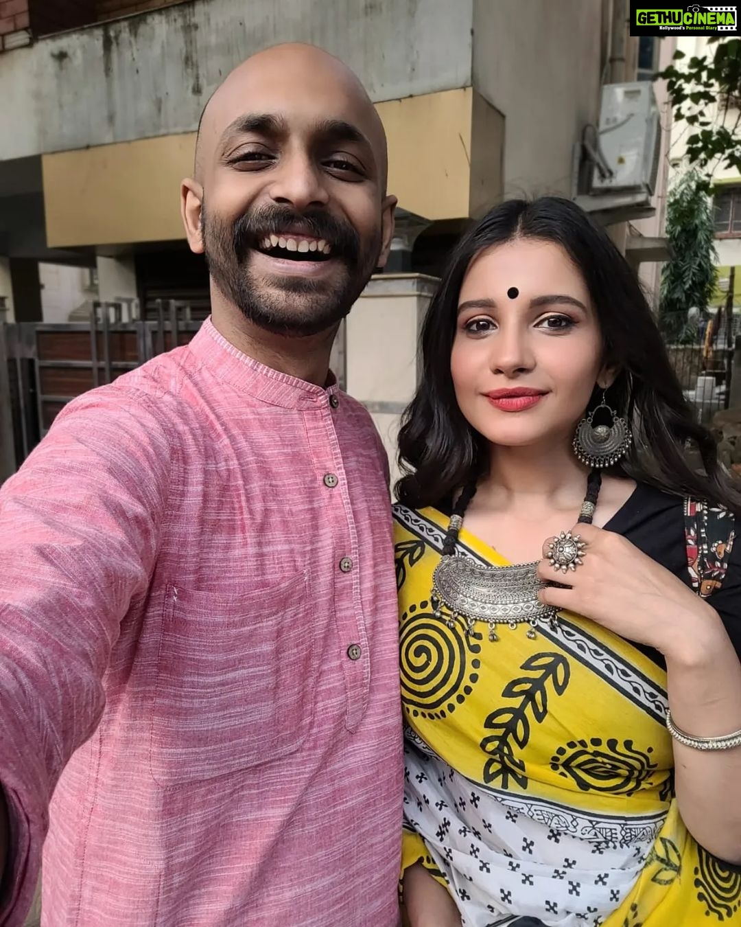 Angana Roy Instagram - Saraswati Puja 2022 💫 Makeup by: @sahab1 Hair by: @moumitasani #svf #saraswatipuja #cinemaasaraswati #anganaroy #artist #sareeday #yellowandblack #lovefromA #homecoming #lukochuri #sundaypost #february