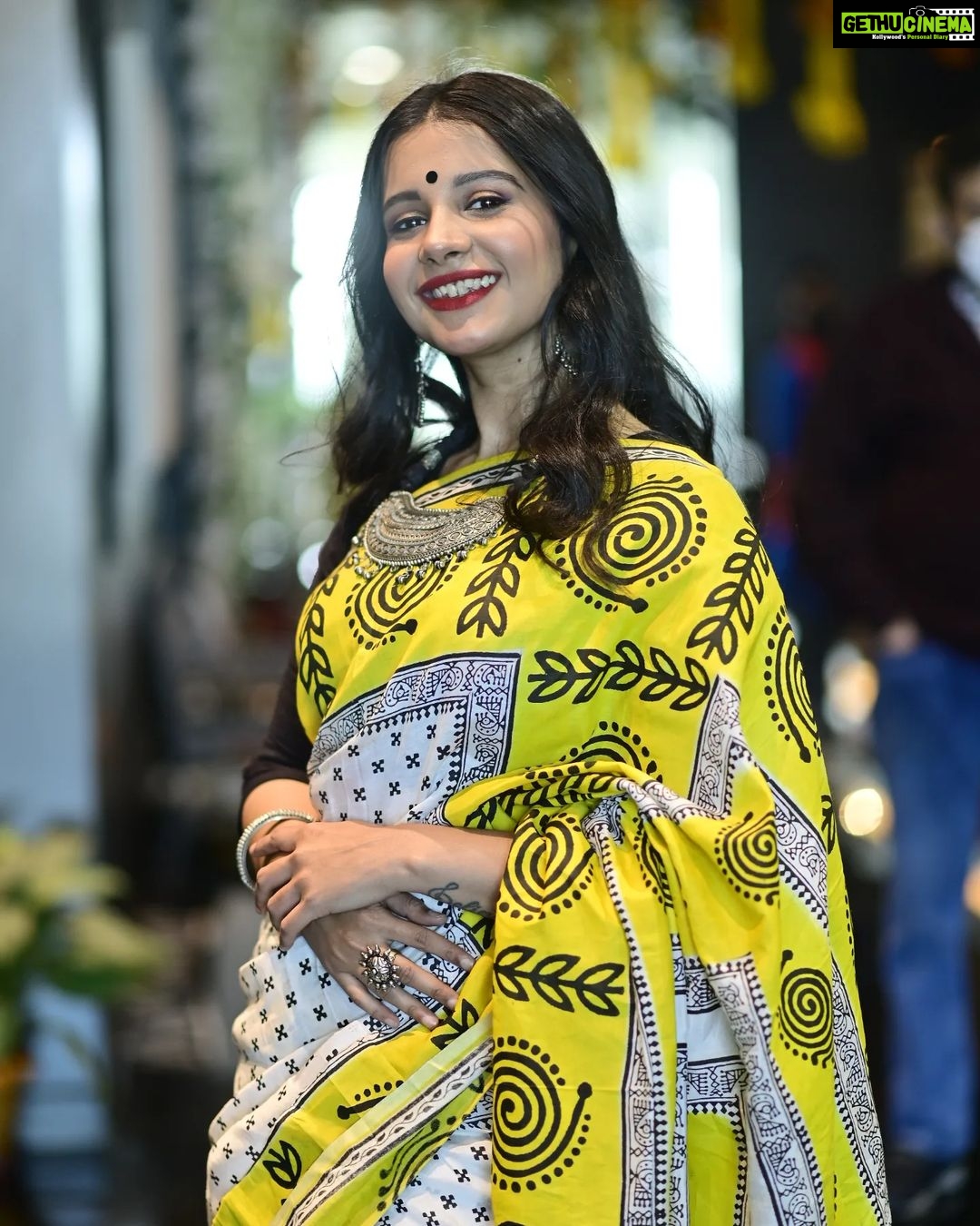 Angana Roy Instagram - Saraswati Puja 2022 💫 Makeup by: @sahab1 Hair by: @moumitasani #svf #saraswatipuja #cinemaasaraswati #anganaroy #artist #sareeday #yellowandblack #lovefromA #homecoming #lukochuri #sundaypost #february