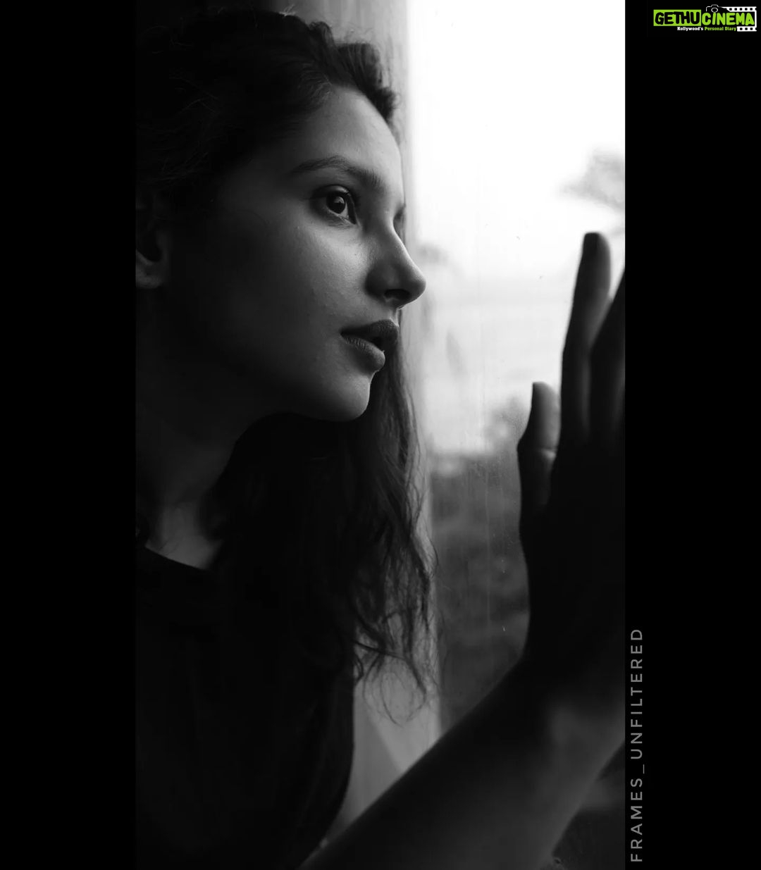 Angana Roy Instagram - A single dream is more powerful than a thousand realities 🌼 . . Unfiltered | Unedited . . @fujifilmxindia . . . #fujifilm_xseries #lowlightphotography #darkness #PhotographyIsLife #BlackAndWhite_Perfection #lookslikefilm #moody_tones #moodyportraits #optoutside #streetdreamsmag #portraitphotography #killersgram #heatercentral #naturallighting #illgrammers #mumbai__shoutout #humanedge#fatalframes#agameoftones #jj_allportraits #igworldclub #igworldclub_women #rsa_ladies#justgoshoot#moodyports #portraitmood #portraitsociety #bnw_society #themysteryproject #bnw_planet_2018 Mumbai - मुंबई