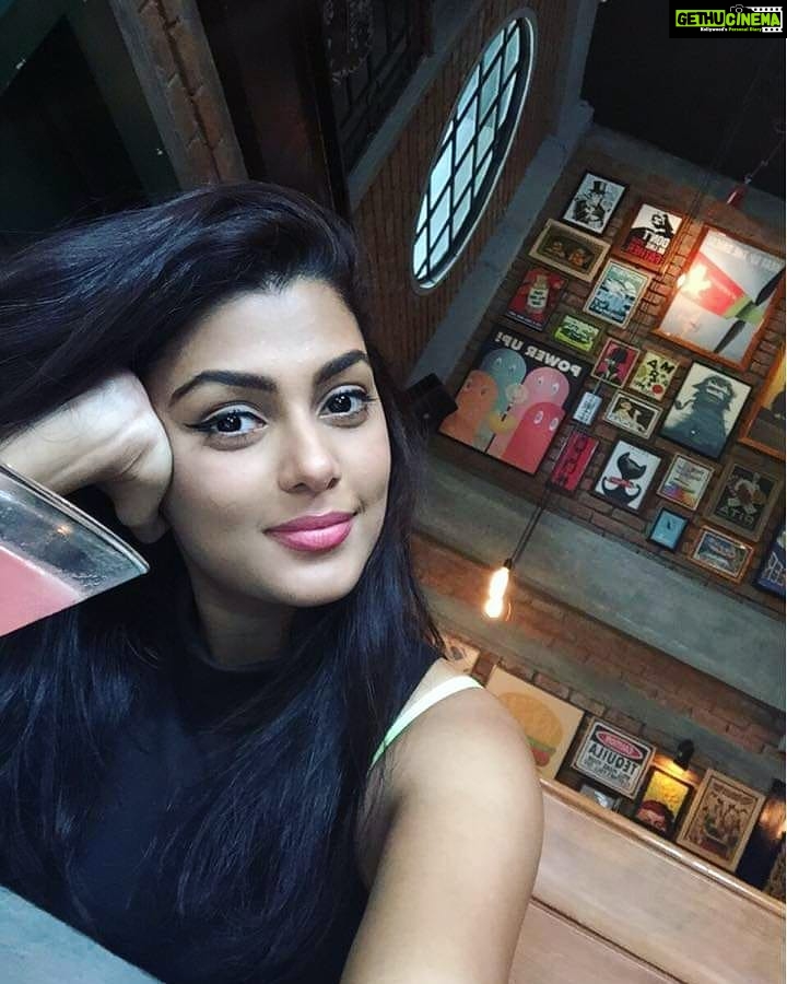 Anisha Ambrose Instagram - Sunday funday 😊 . . . FOLLOW..@anishaambrose_official . . . #anishadieheardfan #anishaambrose #anishafanpage #anishafanclub #anishaambrose_official #kajalagarwal #samantharuthprabhu #tamannahbhatia #rashikanna #sruthihassan #rakulpreetsingh #tollywoodactress #goodmorning #sunshine #sunburn #summervibes #tollywoodactress #telugucinema #vizag #home #selenagomez #selfie #justinbieber #likeforlikes #followforfollowback #likeforlike #quarantine #outdoors #sundayfunday #black #cocktails