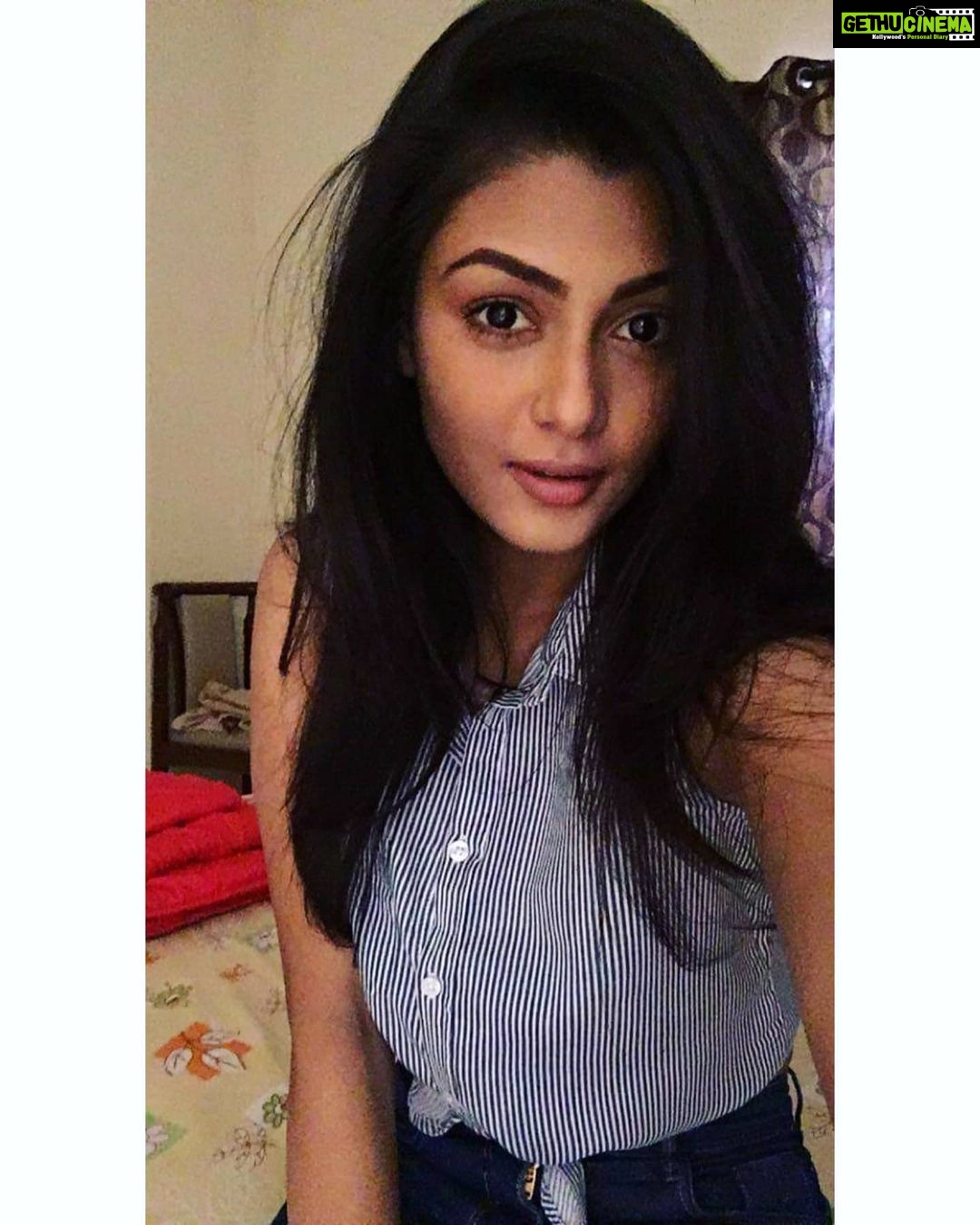 Anisha Ambrose Instagram - Random selfie....coz I'm bored😅 . . . FOLLOW..@anishaambrose_official . . . #anishadieheardfan #anishaambrose #anishafanpage #anishafanclub #kajalagarwal #samantharuthprabhu #tamannahbhatia #rashikanna #sruthihassan #rakulpreetsingh #tollywoodactress #bored #stayathomechallenge #stayathome #staysafe #washyourhands #vijaydevarakonda #viral #fashion #selfie #fightforcarona #lockdown #anisha #forfans #timepass #crazy