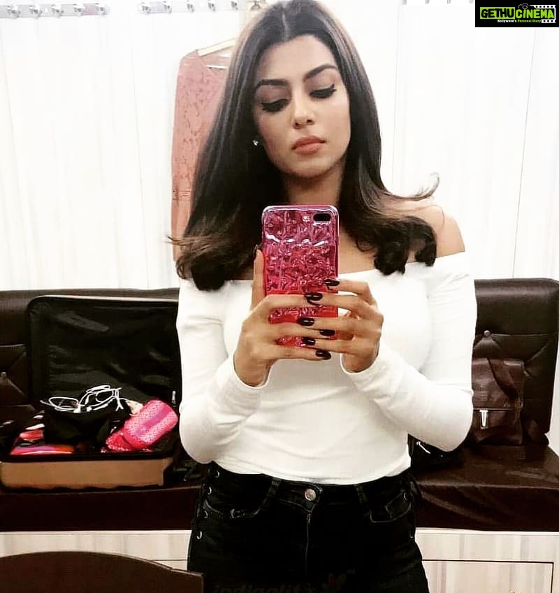 Anisha Ambrose Instagram - Boring selfie....☹️.... . . . FOLLOW..@anishaambrose_official . . . #anishadieheardfan #anishaambrose #anishafanpage #anishafanclub #kajalagarwal #samantharuthprabhu #tamannahbhatia #rashikanna #sruthihassan #rakulpreetsingh #tollywoodactress #love #instagood #me #cute #tbt #photooftheday #instamood #iphonesia #tweegram #picoftheday #igers #girl #beautiful #instadaily #summer #instagramhub #iphoneonly #follow #igdaily