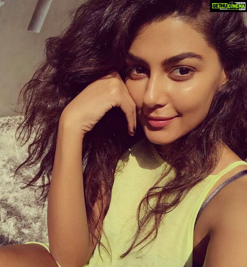 Anisha Ambrose Instagram - I know you guys having rough days during lockdown, but please stay at home and wash your hands and stay strong,,,💪 . . . FOLLOW....@anishaambrose_official . . #fightforcarona #caronago #stayhome #lockdown #goindia #anishadieheardfan #anisha #anishaambrose #anishafanclub #anishafanpage #rashikanna #kajalagarwal #rakulpreetsingh #tamannahbhatia #samantha #ileanadcruz #sruthihassan #celebrity #fanpage #tollywoodactress #telugucinema #pspk #nivethathomas #selfie #selenagomez #actresslife