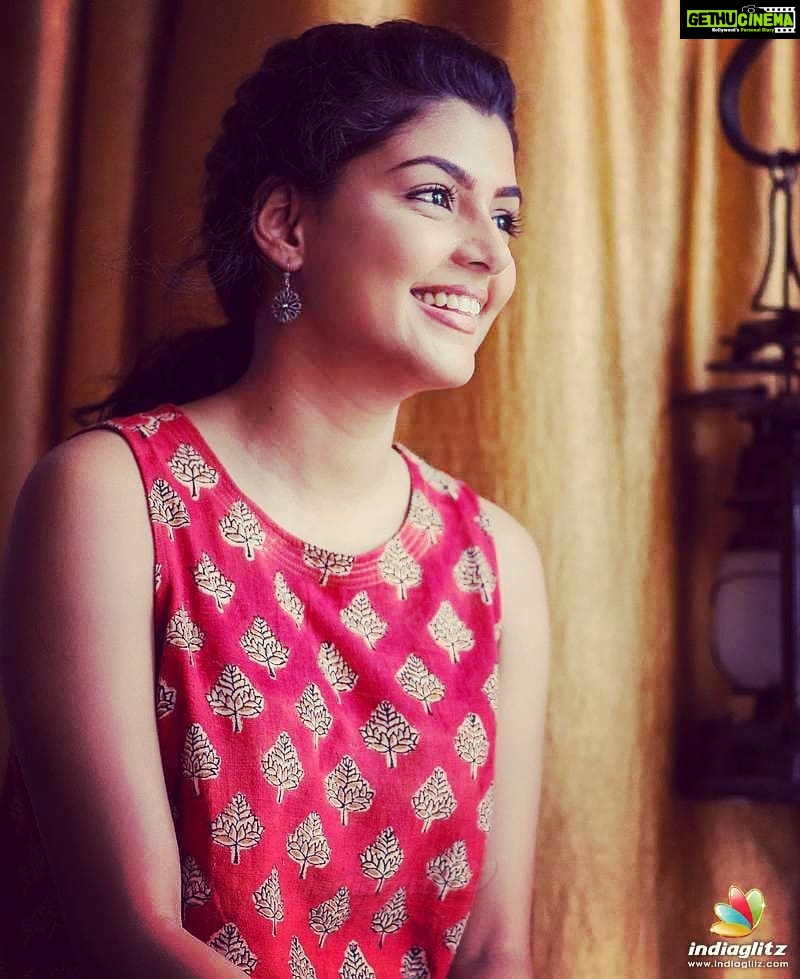Anisha Ambrose Instagram - heart smile through my eyes, that I may scatter rich smiles in sad hearts.....😊😊 . . . #smile #smiles #smiley #smile😊 #smilemore #smileyface #keepsmiling #keeponsmiling #alwayskeepsmiling #keepsmilingalways #naturalbeauty #naturalbeautylovers #naturalbeautyvibes #tagify_app