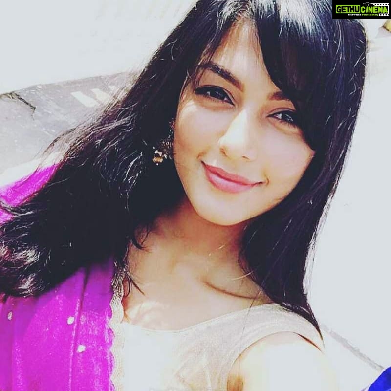 Anisha Ambrose Instagram - “If I want to knock a story off the front page, I just change my hairstyle"...👸 . . . #hairstyle #hairstyles #hairstyler #hairstyleoftheday #selfie #selfies #selfietime #selfiesunday #selfienation #selfiequeen #dressing #dressingroom #dressingup #goodnight #goodnight🌙 #tagify_app
