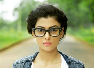 Anisha Ambrose Instagram - “I opened two gifts this morning. They were my eyes..😎 good morning everyone... . . . #sunday #sundayfunday #sundaymorning #sundayvibes #sundays #sundaymood #sundayselfie #weekend #weekendvibes #weekends #weekendgetaway #weekendmood #weekendphotography #happysunday #glasses #girlswithglasses #newglasses