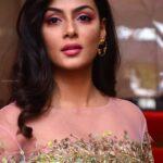 Anisha Ambrose Instagram - Cutie pie.......🥰🥰.... first post,....@anishaguna #anishaambrose #tollywoodhotactress #anishafan #anishadieheardfan #teluguactress #tfil #supportme #cutenessoverload