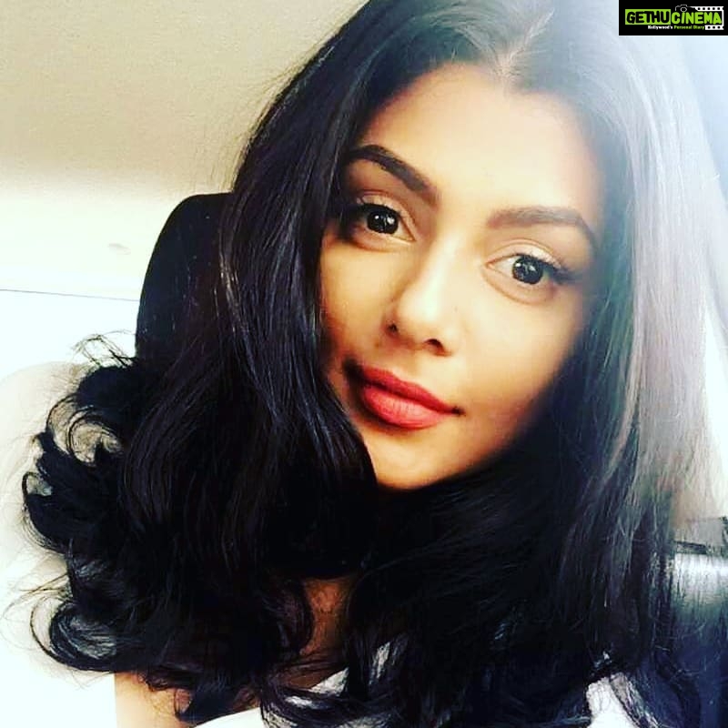 Anisha Ambrose Instagram - Selfie of the day.....š . . #selfie #selfienation #selfies #TagsForLikes #TFLers #me #love #pretty #handsome #instagood #instaselfie #selfietime #face #shamelessselefie #life #hair #portrait #igers #fun #followme #instalove #smile #igdaily #eyes #follow #tagify_app