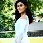 Anisha Ambrose Instagram - “Don't be pushed around by the fears in your mind...😎 . . #makeup #instamakeup #cosmetic #cosmetics #TagsForLikes #TFLers #fashion #eyeshadow #lipstick #gloss #mascara #palettes #eyeliner #lip #lips #tar #concealer #foundation #powder #eyes #eyebrows #lashes #lash #glue #glitter #crease #primers #base #beauty #beautiful