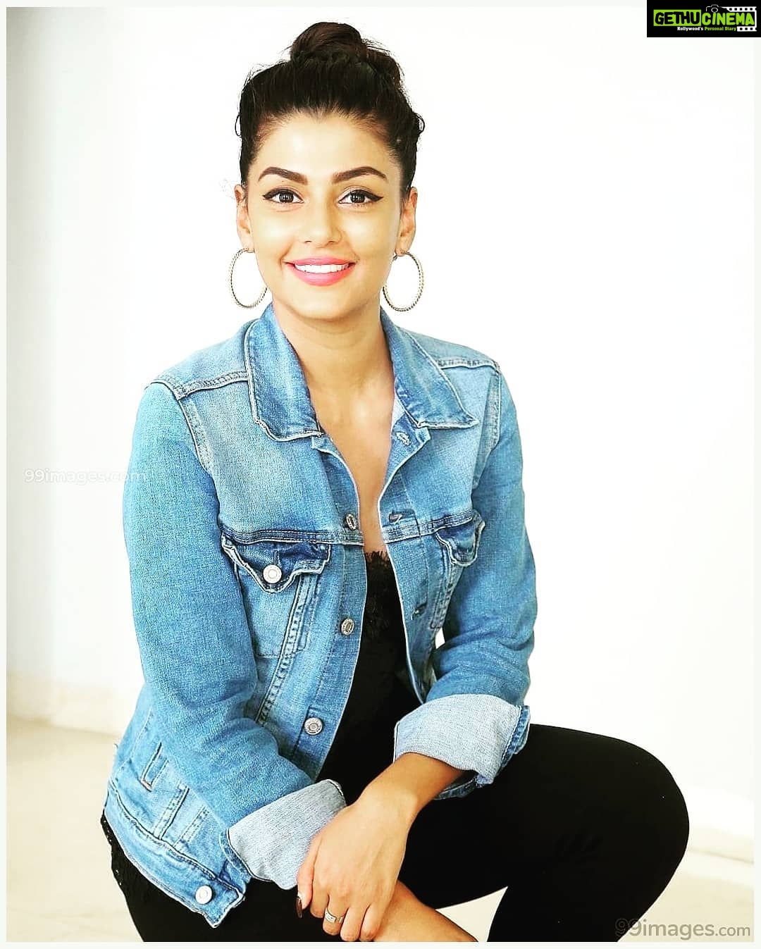 Anisha Ambrose Instagram - Blue Is always perfect.......🥰🥰 . . . #anishafan #anishadieheardfan #moviepromotion #cutiepie #blue #anishaambrose #teluguactress #tollywood #rakulpreetsingh #tamannahbhatia #kajalagarwal #teluguheroines #samanthruthprabhu