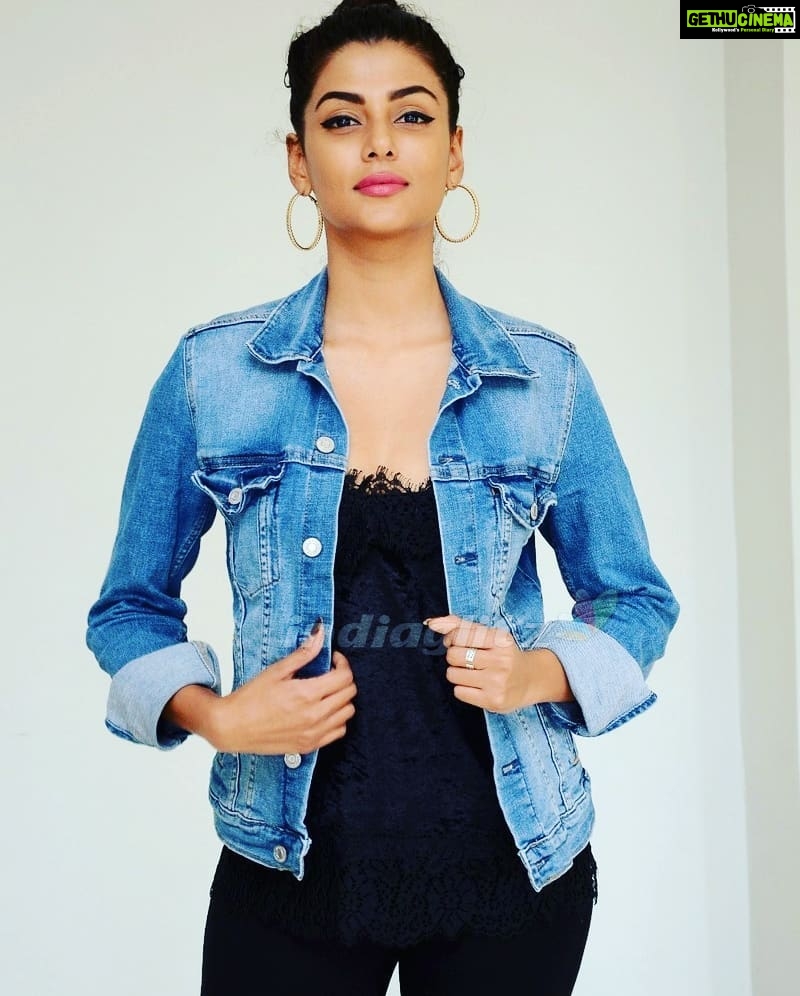 Anisha Ambrose Instagram - Blue Is always perfect.......🥰🥰 . . . #anishafan #anishadieheardfan #moviepromotion #cutiepie #blue #anishaambrose #teluguactress #tollywood #rakulpreetsingh #tamannahbhatia #kajalagarwal #teluguheroines #samanthruthprabhu