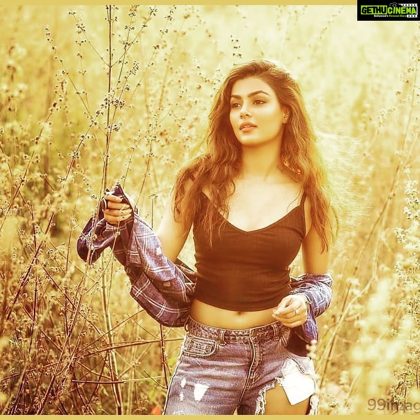 Anisha Ambrose Instagram - Wherever you go, no matter what the weather, always bring your own sunshine.”....🥰..... #anishadieheardfan #anishafan #anishaambrose #tollywoodhotactress #beauty #naturephotography #model #photoshoot #cutiepie #mybaby