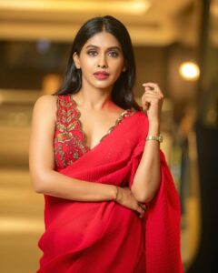 Anjali Patil Instagram - Kuthirai Vaal Audio Launch 
Have you listened the entire album yet?

Styled by @subikanifabint 
Photographer @dhanush__photography 
HMU @jeevithamakeupartistry 
Design @zol_studio