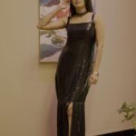 Anjana Rangan Instagram - Wore this black sequinned cocktail gown from @_.rubeenavogueofficial._ for @kalaignartvofficial ‘s cooking killadis grand launch (tmrw at 11.30 am) Makeup by my fav @artistrybyshanu ❤️