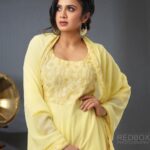 Anjana Rangan Instagram - 💛💛💛 Outfit: @huesbyanjanaandjeeva Makeup: @kalaiartistry Hair : @akila_hairstylist Photography : @redboxphotography