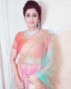 Anjena Kirti Instagram - Gallata Nakshatra Awards #💐🌹🌸💕🕊
#VishwaAndDevjiDiamonds