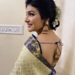 Anjena Kirti Instagram - Throwback to #maanaadu pre release event ❤️ #zareena #zarina #meherezylaa #maanaadu Maanadu pre release event Mua: @sowmisclassymakeovers Hair: @hairstylistgopi Sareedraping: @sowmisclassymakeovers Beautiful Jewellery: @mspinkpantherjewel Flowers: gorgeous orchids from @efflorescence_bridal_flowers Saree : my own saree from @nallisilksarees