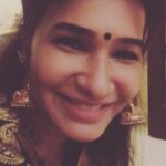 Anjena Kirti Instagram - Divine Navratri 🌺 at the❤"Maestros"❤ residence 📸: @bhavatha #Gollu #puja #spreadlove #GoodVibesOnly #blessed #KingOfMusic #AnjenaKirti