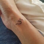 Anjena Kirti Instagram – For those of you who were Curious 🕉.. This is my first tattoo ever (on my wrist)☺ Got it done for yesterday’s full moon(May 11)… I absolutely love it ❤ #🕉 #Goodvibesonly #om #universalsound #mantra #Anjenakirti 🍀🕉❤🦄🕊🎋🎍