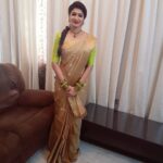 Anjena Kirti Instagram - #Pongalopongal #LoveForSaree💖 #GoldenSilkSaree #SunTV #Promotions 🙏🦋✡🕉💖💐 #chubbierdays #Anjenakirti Saree : @palam_silks