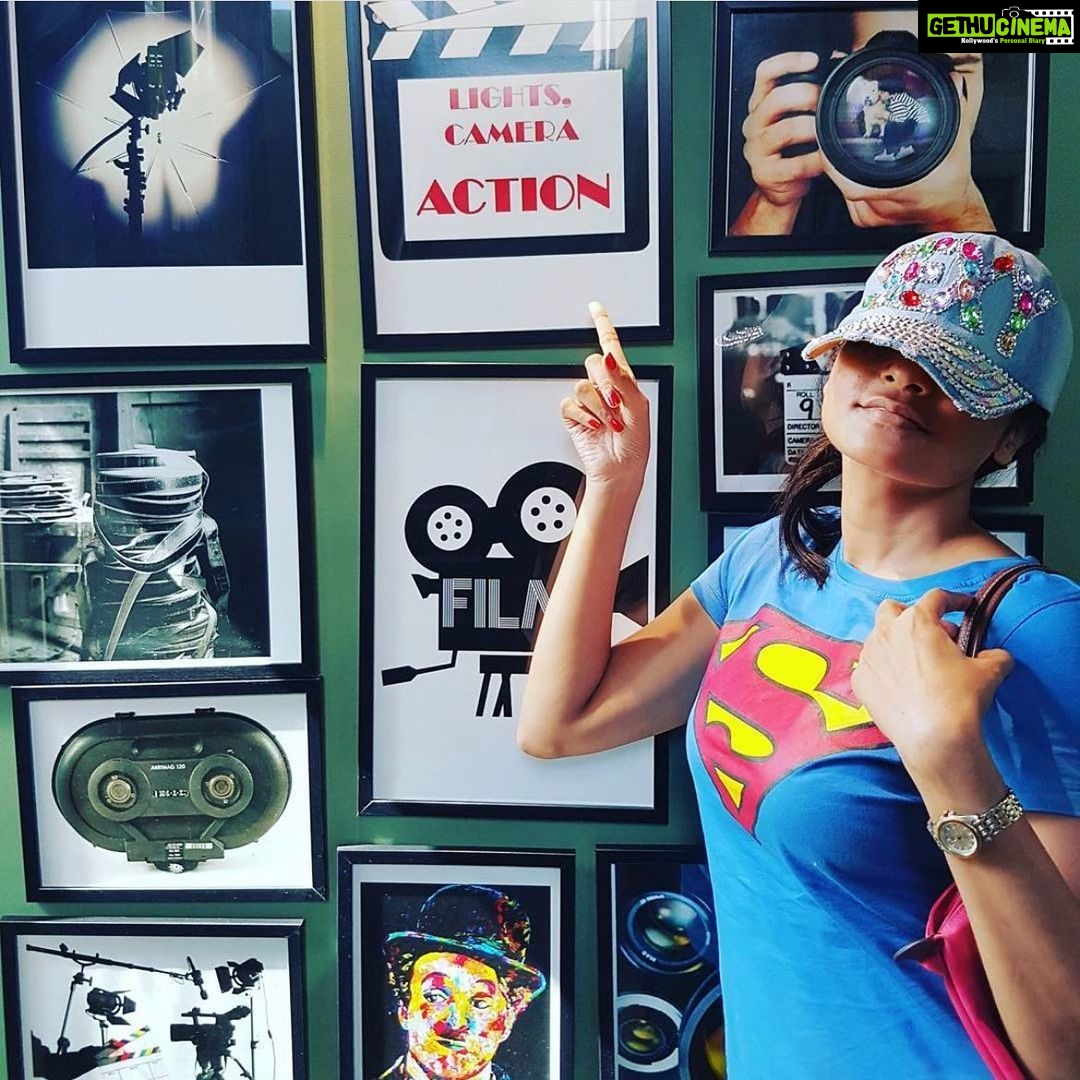 Anjena Kirti Instagram - #Tbt #LightsCameraAction 🎬