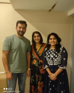 Anju Aravind Instagram - 🥰ഡബ്ബിങ്ഗിനിടയിൽ ഒരു സർപ്രൈസ്🥰 precious moment