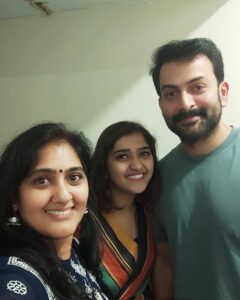 Anju Aravind Instagram - 🥰ഡബ്ബിങ്ഗിനിടയിൽ ഒരു സർപ്രൈസ്🥰 precious moment