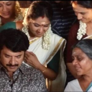 Anju Aravind Instagram - നമ്മുടെ അഭിമാനമായ പ്രിയപ്പെട്ട മമ്മൂക്കയ്ക്ക് അഭിനന്ദനങ്ങൾ 👏👏 " 50 " വർഷം നമ്മുക്ക് നിരവധി കഥാപാത്രങ്ങളെ സമ്മാനിച്ച മഹാ പ്രതിഭ... 🙏 പ്രാർത്ഥിക്കുന്നു ഞങ്ങൾ  ആത്മാർത്ഥമായി അങ്ങേക്ക് ആരോഗ്യ മുള്ള ആയുസ്സിനായി... 💖