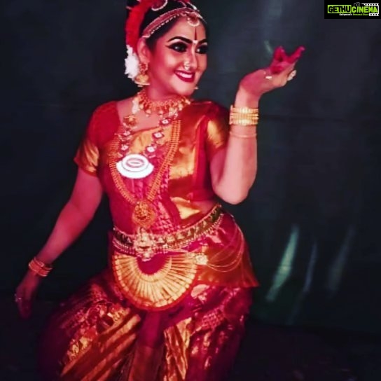Anju Aravind Instagram - ലോക നൃത്ത ദിനത്തിൽ ഒരു ട്രോൾ