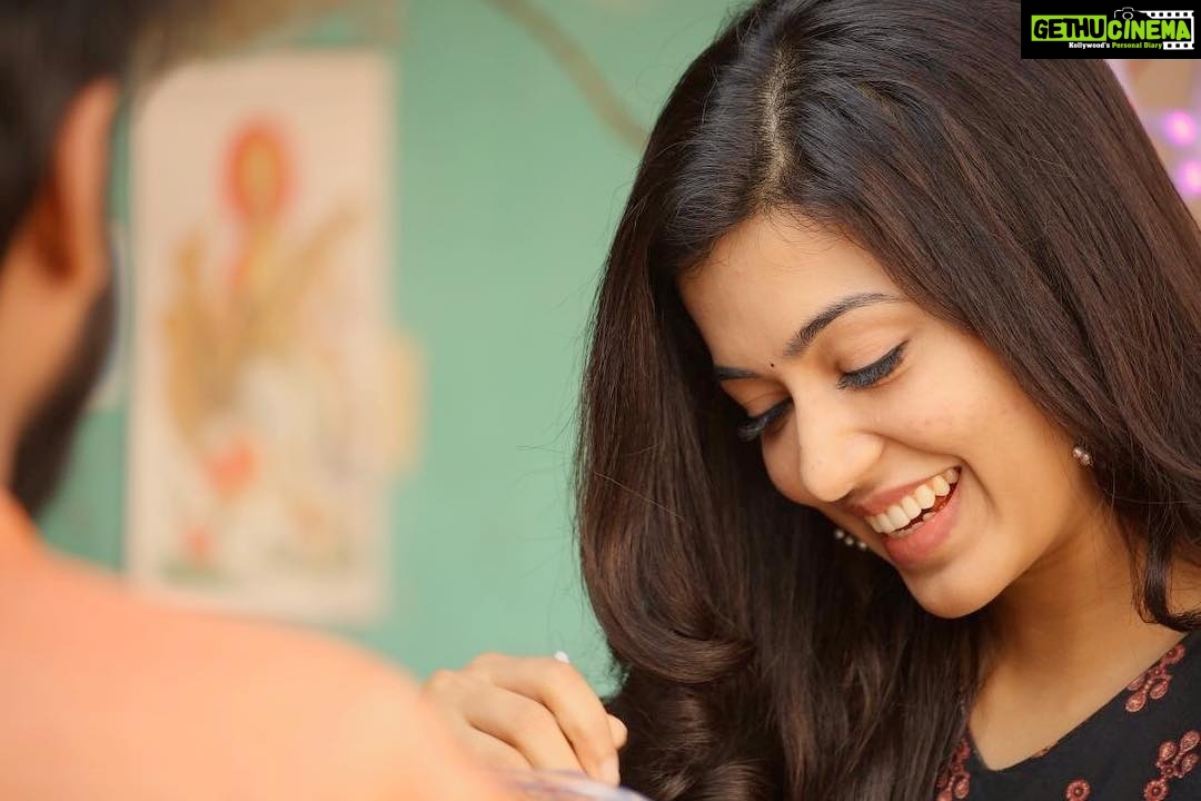 Anju Kurian Instagram - The most beautiful curve on a woman’s body is her smile. 😁 Agree or not ??? #Dr.kalyani #shibu #kargoocinemas #malayalammovie #candid #picoftheday #chubbygirl🙈🙈