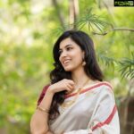 Anju Kurian Instagram - Perfectly imperfect.☺️✌🏻 start loving ur sarcasm, awkwardness ,weirdness, your peculiar habits, unique sense of humour,voice ,talents and ur everything. It will make so much easier to simply be yourself😘. So you don’t have to say sorry for how u laugh, how u speak & how U dress.Do it fearlessly. It’s time to accept 😎. . . . P.c - @riophotography.in Hair n makeup - @makeupartistrybykavithasekar Wardrobe- @shiulisarees