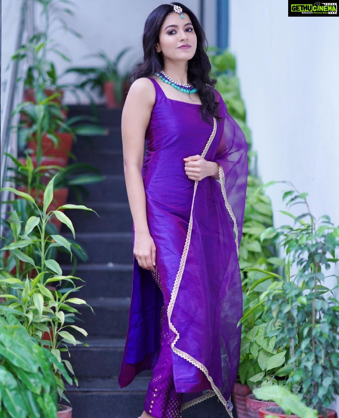 Anju Kurian Instagram - Happy Purple Monday 🥰✌🏻 . . . Outfit - @styledivalabel P.c - @fazil_photography_ Stylist- @joe_elize_joy MUA - @rizwan_themakeupboy Accessories- @nakshatra__online_by_riya_mary Location- @poojaeffects