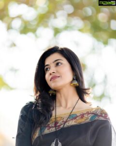 Anju Kurian Instagram - #traditionallook #sareelove #favoritepicture #alwaysblack #jimikkikammal #riophotography #helloinsta #goodmorning . . . P.C - @riophotography.in Styling - @zoya.muhammed Wardrobe- @shiulisarees