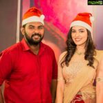 Anju Kurian Instagram - Christmas episode with @ashiq_vj #behindwoods #untitledshowwithaashiq Credits: @thedressshopchennai , @chisellemakeupandhair