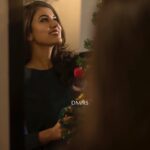 Anju Kurian Instagram - There is nothing more magical than coming down in the dark n turning on the Christmas tree lights. ✨⛄️ I hope u all are enjoying your Christmas Eve 🎄⛄️🎄 Photo credits: @dimensions.dmns Wardrobe: @kimara.fashionstudio Make up n hair : @preeti_92