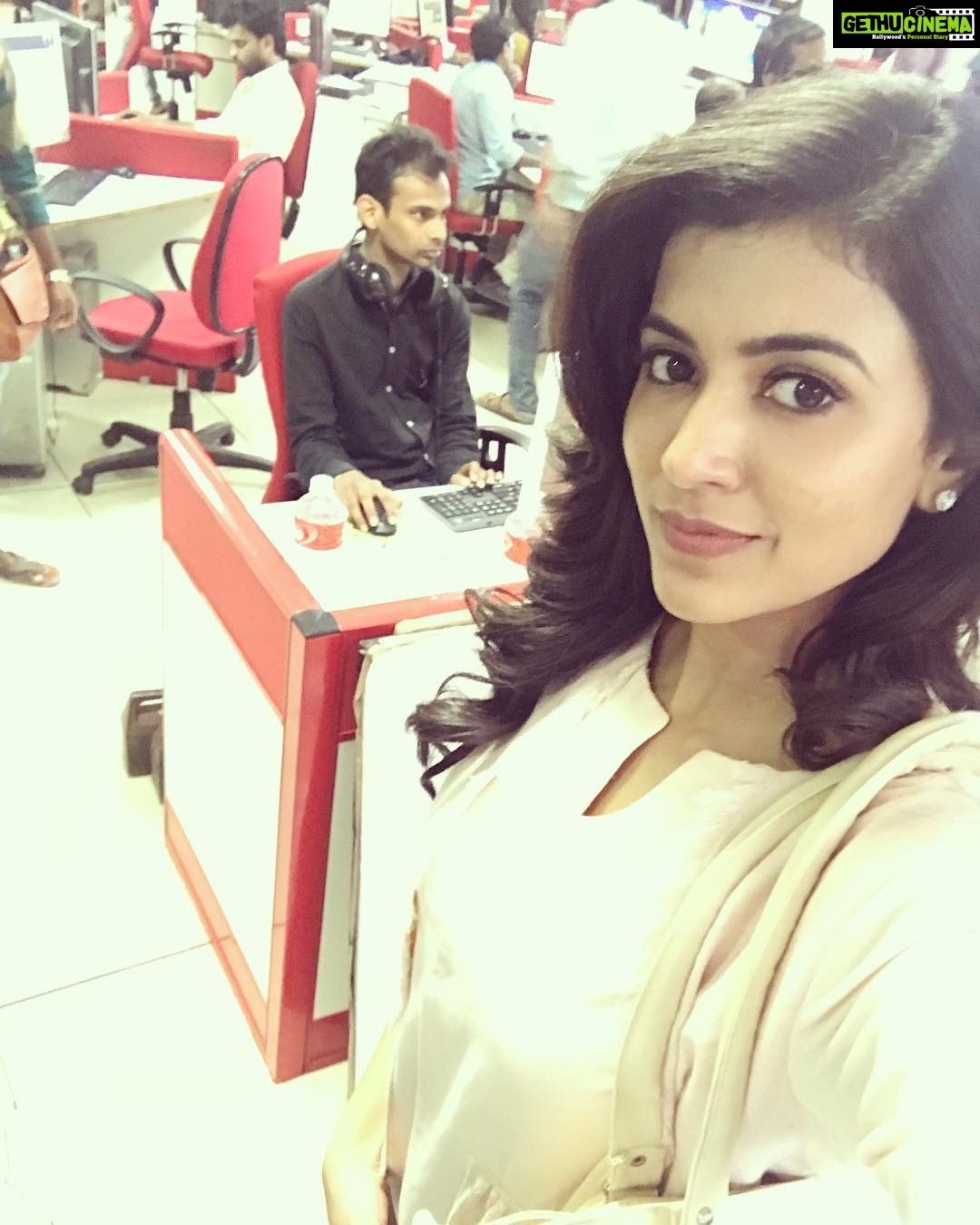 Anju Kurian Instagram - #workmodeon ✌🏻✌🏻✌🏻