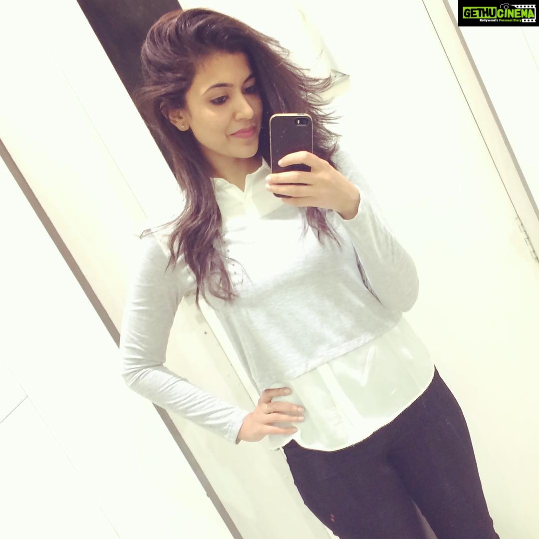 Anju Kurian Instagram - #selfiegirl #instagood #lovetopose #chennaidiaries #gooddays #hashtaglove #saturdayfun #picoftheday #fabulousday #behappy #loveyouall 😘😘