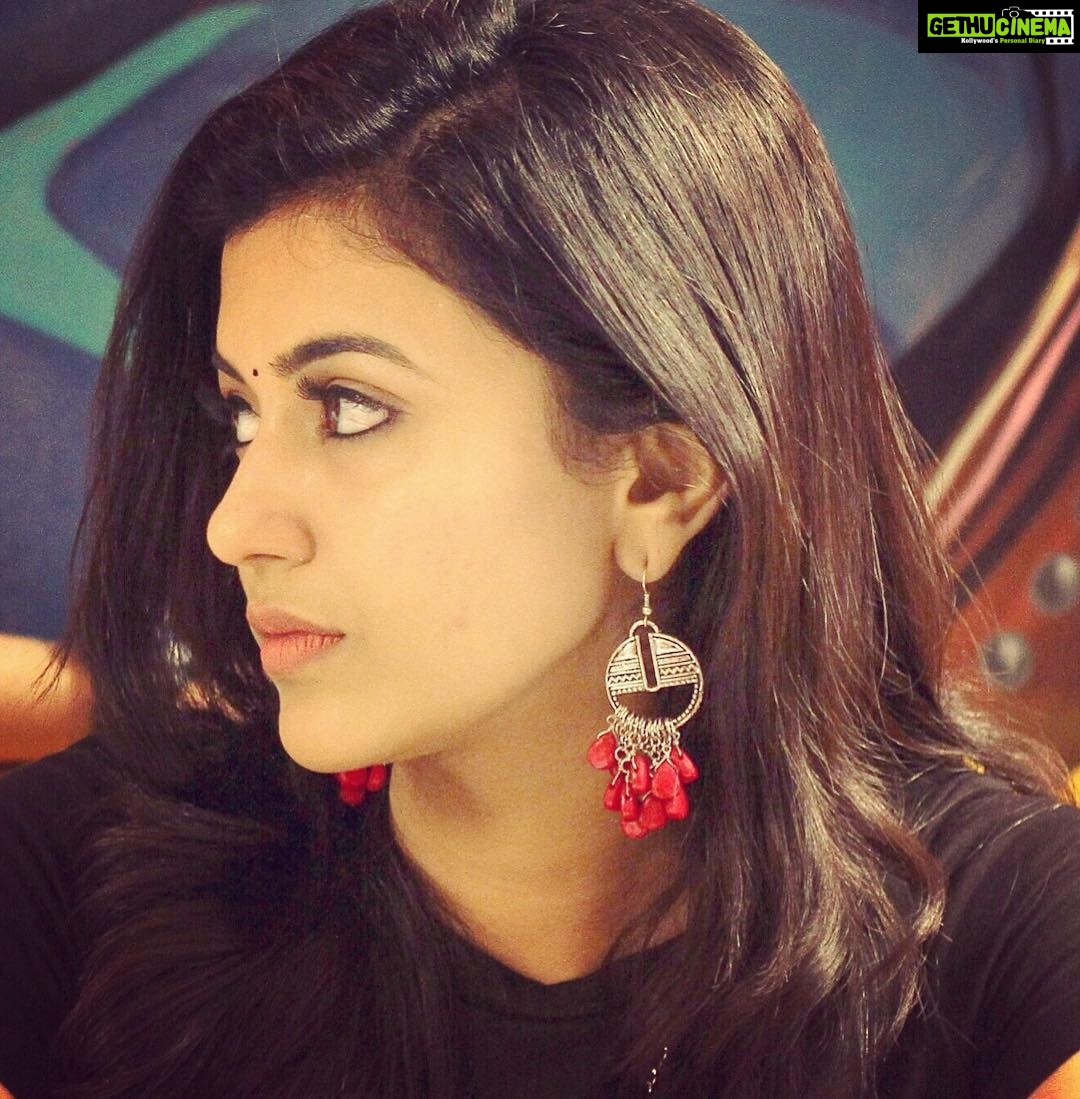 Anju Kurian Instagram - Never let anyone know what you are thinking 💭 #thinkingoutloud #womeninframe #candid #talkingtomyself #believeinyourself #listentoyourheart #trusttheprocess #goodvibes #instadaily #hellonovember 🤗