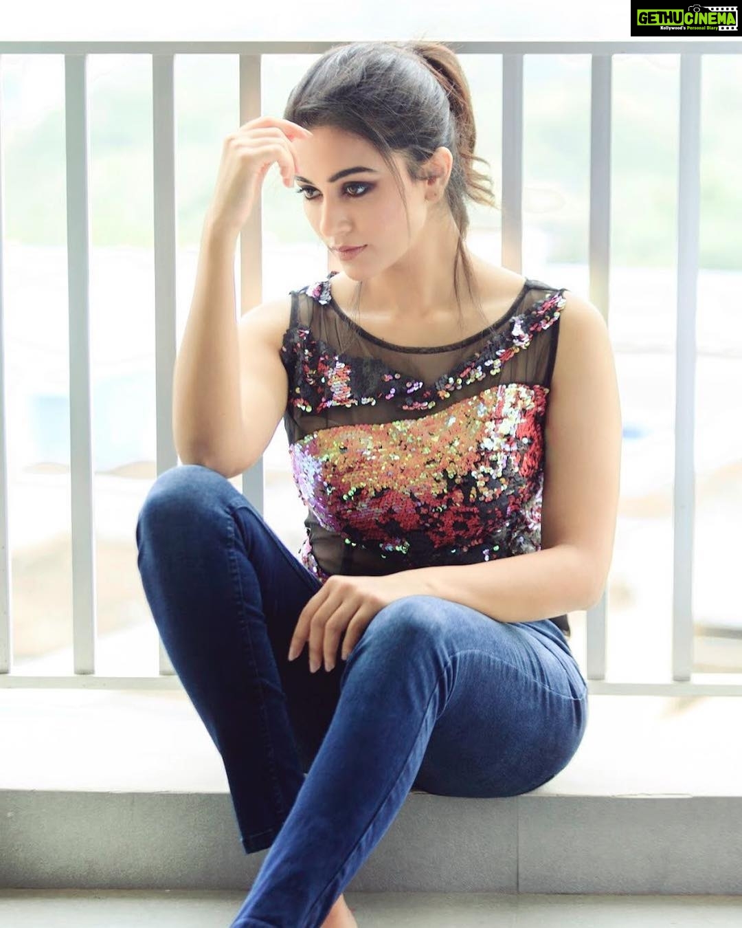 Anju Kurian Instagram - Stay classy 😎 Photo credits : @shots_by_arun_vr_ Makeup & styling : @suresh.menon