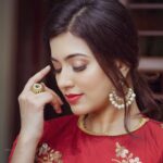 Anju Kurian Instagram - Inner beauty is great but a little mascara never hurt 😉 Wearing @zoya.muhammed n shot by @riophotography.in . Make up n hair : @chisellemakeupandhair , @nowshibaf