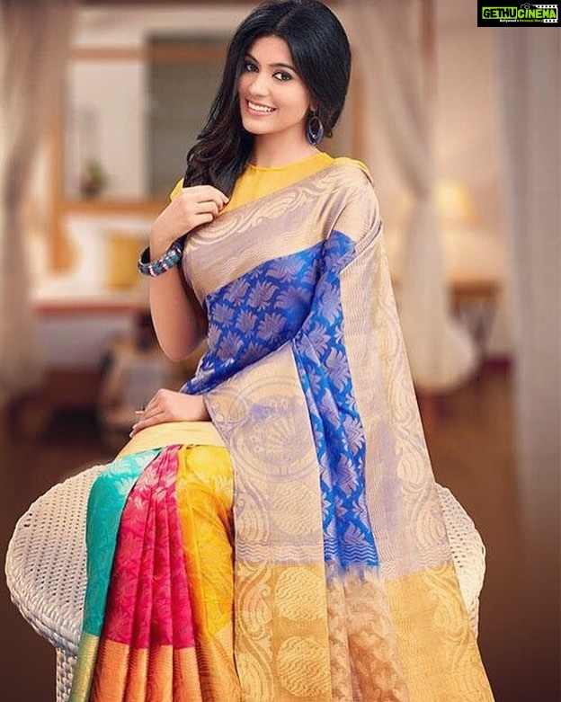 Anju Kurian Instagram - Wishes to you and your entire family to have a happy, safe and prosperous diwali! ✨ Photo credits : venketramg