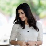Anju Kurian Instagram - Keep calm and snap on 😎 Credits : @riophotography.in #thursdaymorning #riophotographyindia #chennaidiaries #sunkissed #photoftheday #instadaily #aboutalook #morningslikethese #minimalobsession #photosinbetween #abmlifeiscolorful #handsinframe #loveit❤️