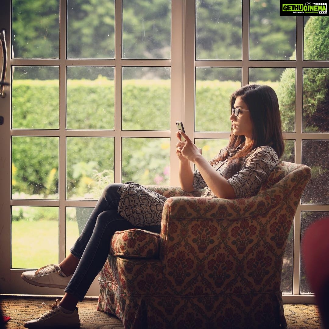 Anju Kurian Instagram - Every day may not be good but there z something good in every day. 😘😘😘 #goodmorninginsta #positivevibesonly #lookchange💇 #nerdgirl #cozysunday #goodthoughts💭 #energyboost #loveyourself #xoxo😘